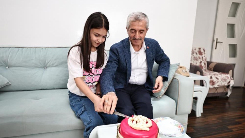 Tahmazoğlu’ndan doğum günü sürprizi