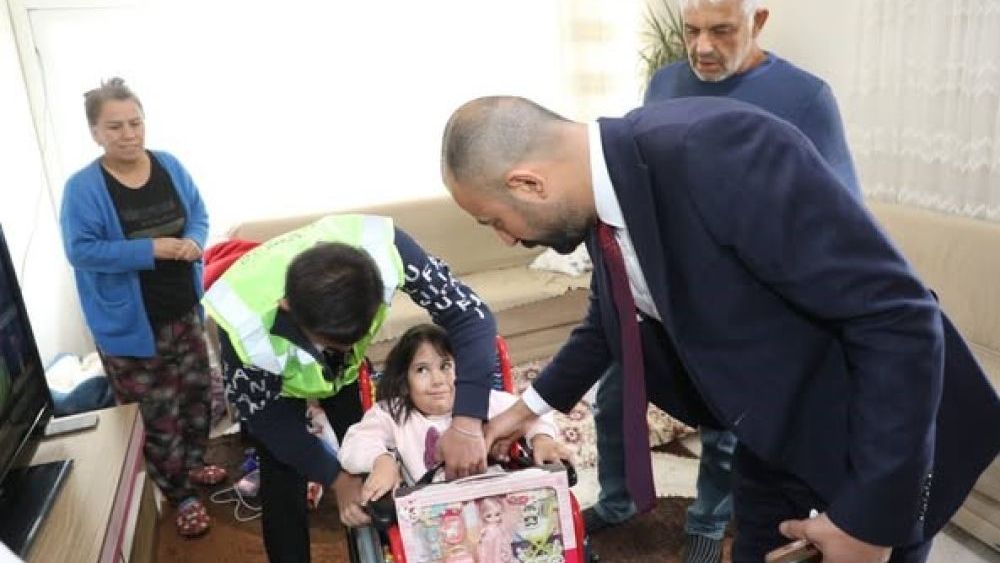 Doğan'dan engelli vatandaşı akülü sandalye