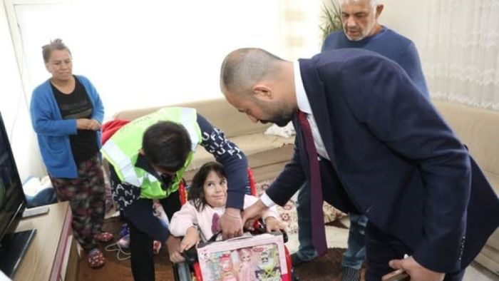 Doğan'dan engelli vatandaşı akülü sandalye