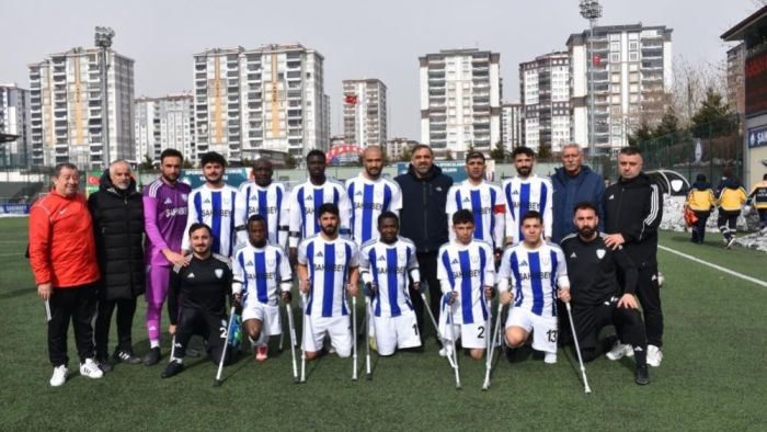 Şahinbey'de Engellerini ampute futbolla aşıyorlar