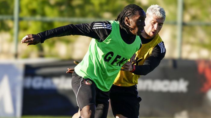 Gaziantep FK'lı oyuncular çift kale maç yaptı