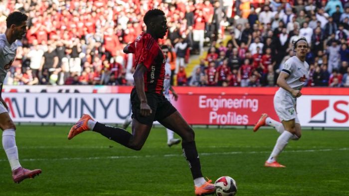 Muhammed Bayo klasını konuşturdu