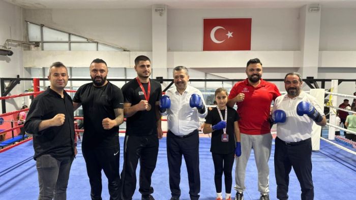 Şehitkamil İlçe Başkanı Güler'den Boksörlere Moral Ziyareti