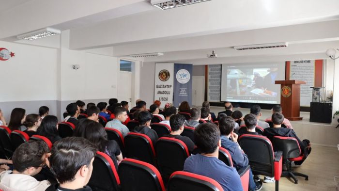 GİBTÜ'de Evrenin Matematiği ve Altın Oran Konuşuldu
