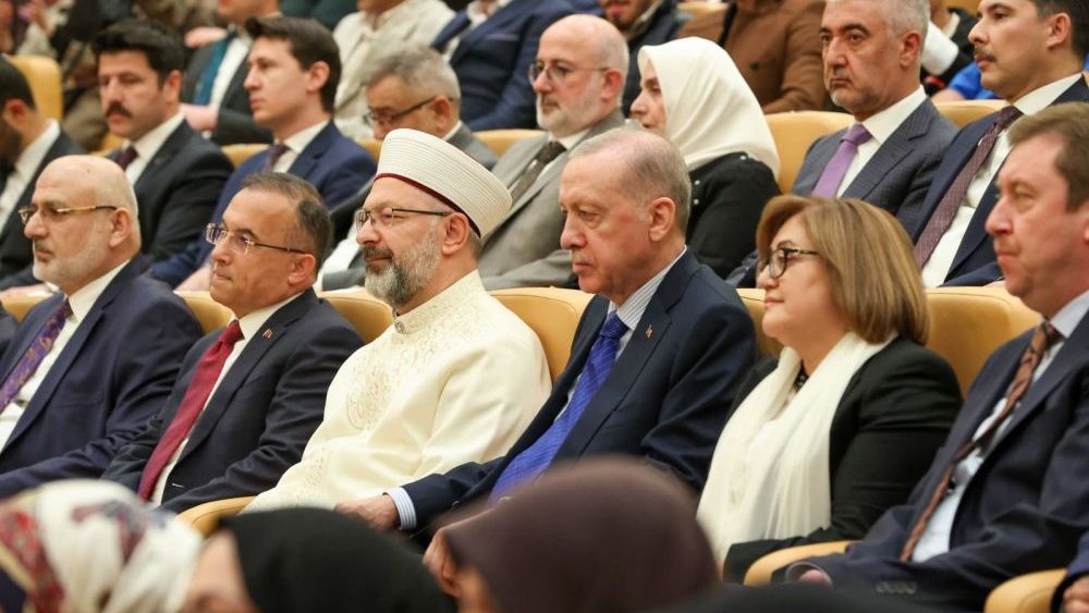 Vali Çeber ve Şahin, birinciler ödül törenine katıldı