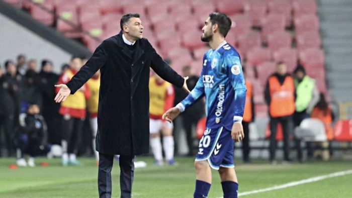 Sarı kart gören Burak Yılmaz, hakemle ilgili konuştu