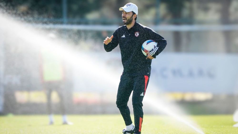Selçuk İnan uyardı; Ayaklar yere bassın