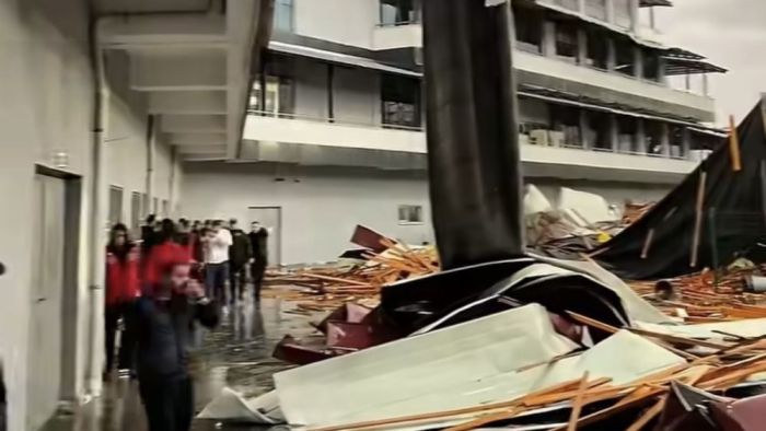 Gaziantep’te Şiddetli Fırtına Felaketi.. Çatı Uçtu, Yaralılar Var