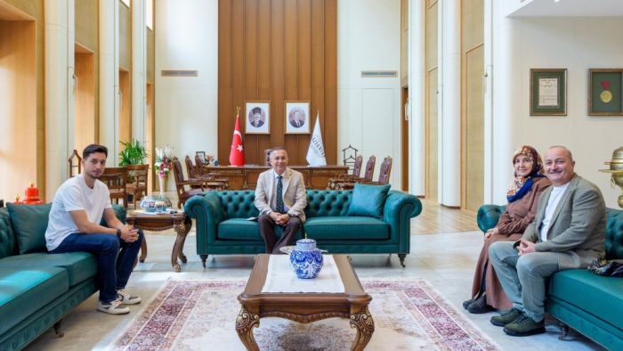 Gaziantep FK’lı Tayyip Talha’dan Vali Çeber’e ziyaret