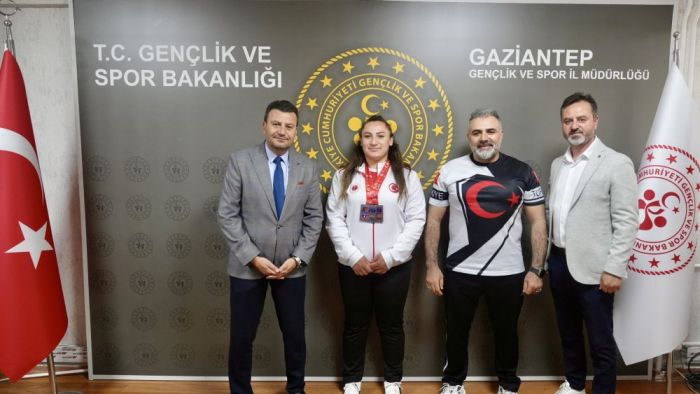 Dünya ikincisi Gizem Fakılı’dan Numan Nafiz Şahin’e ziyaret