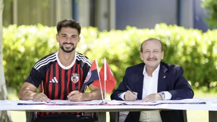 Gaziantep FK’da bir imzada Çalhanoğlu’ndan
