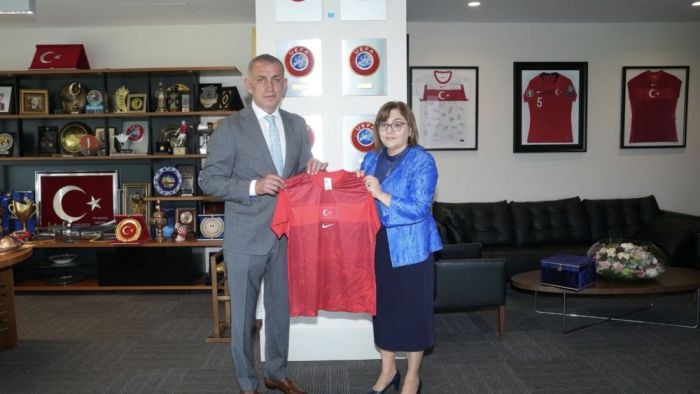 Fatma Şahin’den TFF Başkanı Hacıosmanoğlu’na sürpriz ziyaret