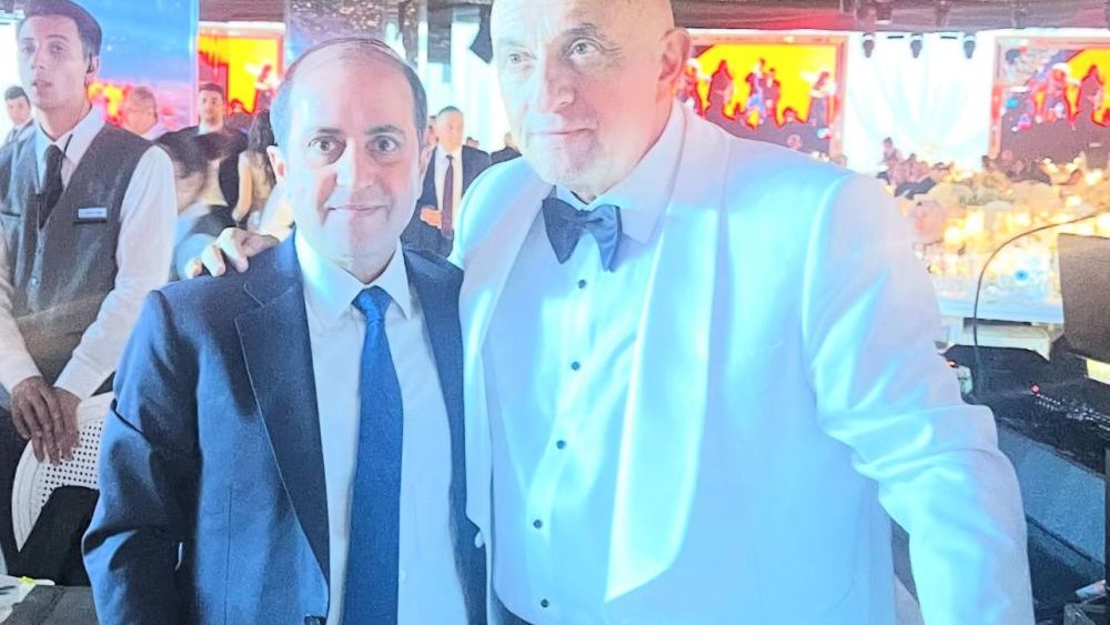 İzzettin Özel, Elif Engin ile Ahmet Ahlatcı’nın düğününe katıldı