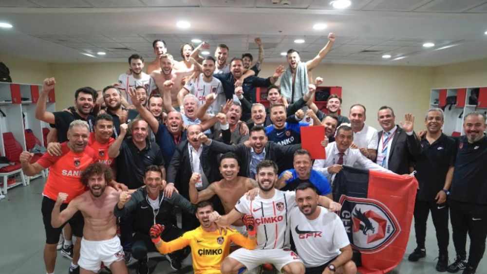 Gaziantep FK’dan geleneksel poza devam
