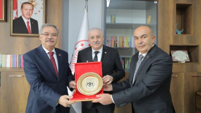 Sermet Atay'dan yeni müdürlere anlamlı ziyaret!