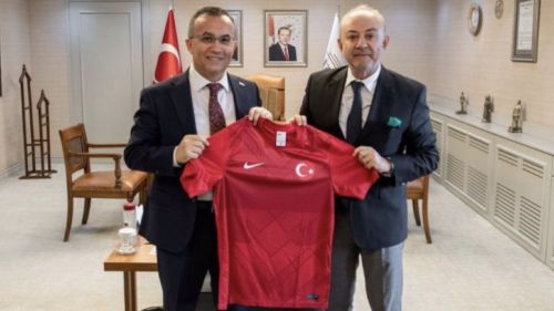 Müslüm Özmen’den Vali Çeber’e milli forma