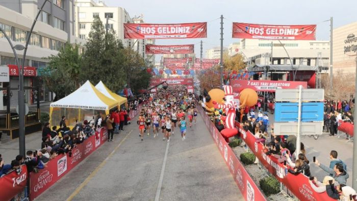 Rekor katılımın olduğu Gazi yarı maratonu 6317 şehit anısına koşuldu