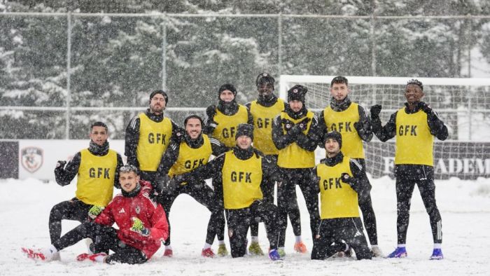 Gaziantep FK’da karlı zeminde sarı takım kazandı
