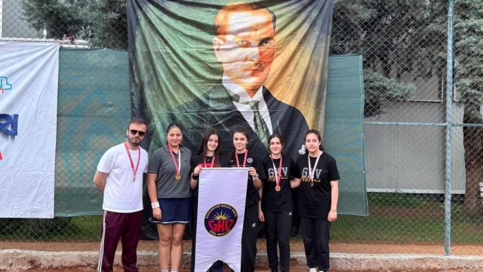 Kortların şampiyonu Gaziantep Kolej Vakfı Türkiye finallerinde