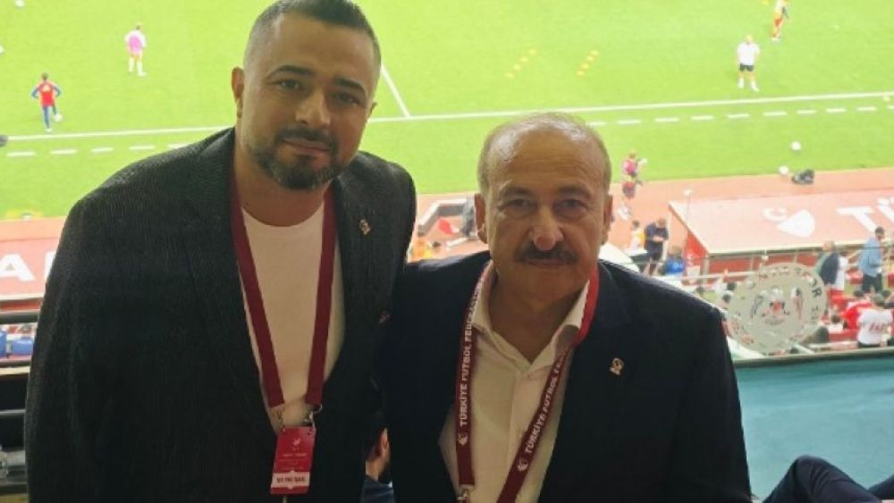 Yılmaz ve Dağdeviren Milli maçı izledi