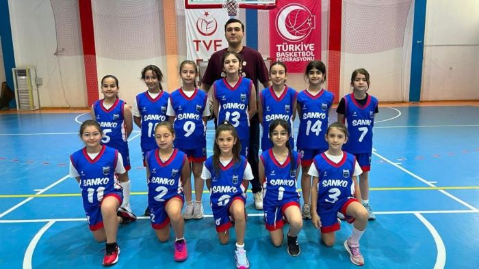 SANKO Okulları Minik Erkek Basketbol Takımı şampiyon oldu