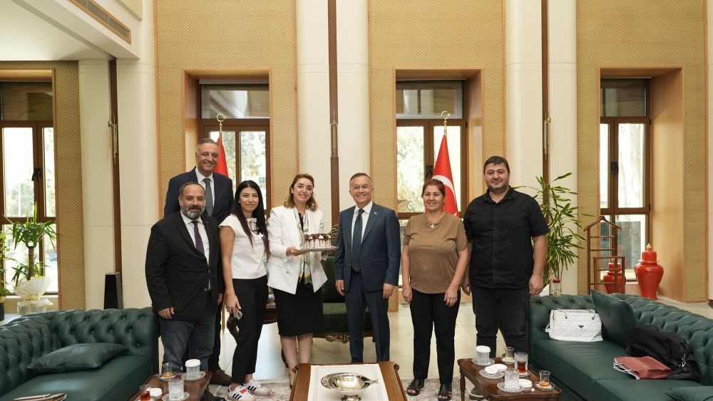 Gaziantep Basın Cemiyeti’nden Vali Kemal Çeber’e sürpriz doğum günü