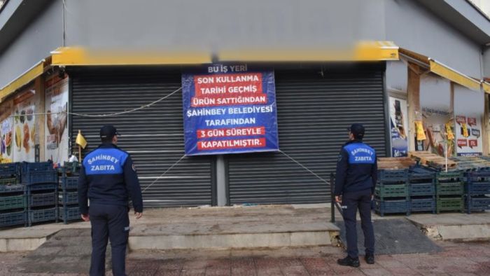 Şahinbey Belediyesi’nden tarihi geçmiş ürün satan markete kapatma cezası