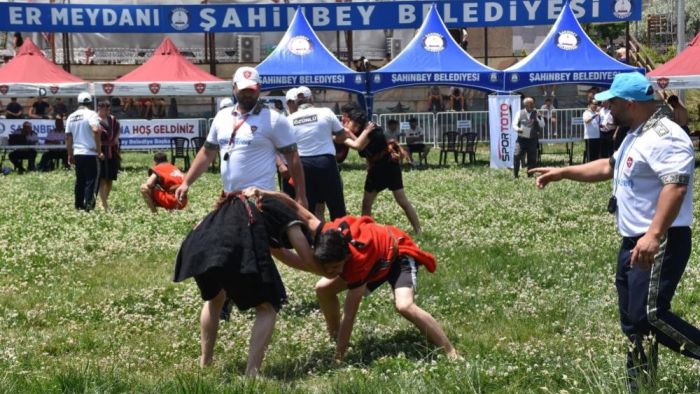 Şahinbey, Okul Sporları Aba Güreşi Türkiye Şampiyonası'na ev sahipliği yaptı