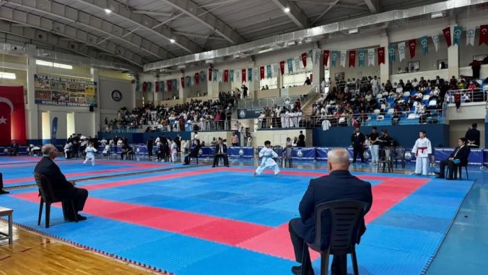 Şahinbey'de 600 karateci madalya için tatamiye çıktı