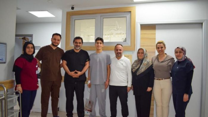 Genç futbolcuya hayat kurtaran müdahale