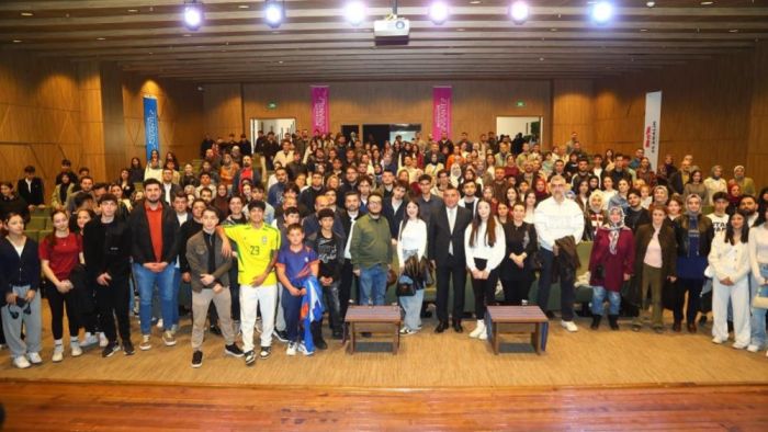 Gaziantep Büyükşehir ev sahipliğinde Oytun Erbaş insan aklını anlattı