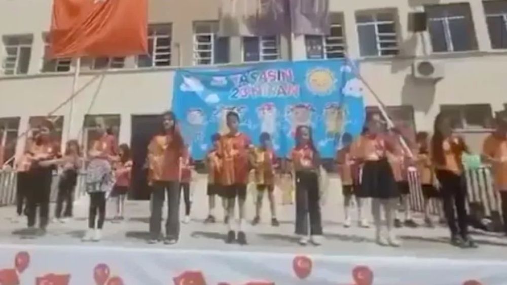 23 Nisan'da ezeli rekabet şaşırttı! Okulda bu yapılır mı?