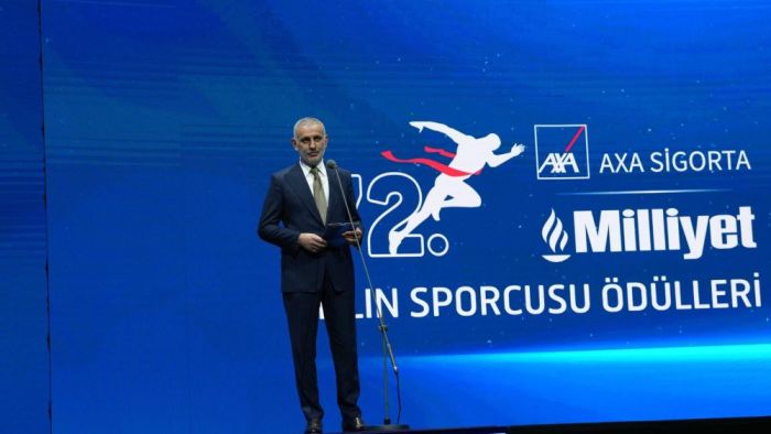 Süper Lig'de yılın futbolcusu kim? TFF Başkanı Hacıosmanoğlu ödülü verdi