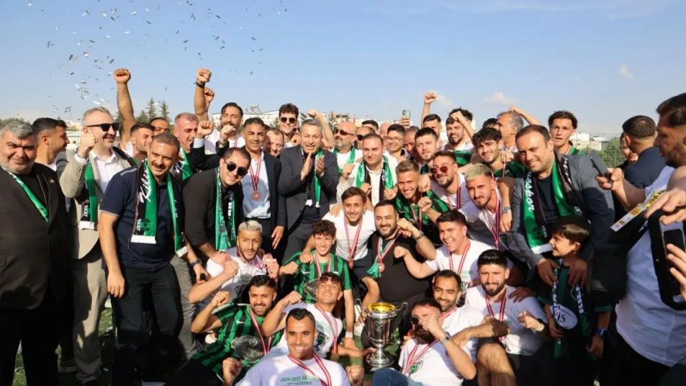 Mustafa Özer'li Kilis Belediyespor şampiyonluğu kutladı