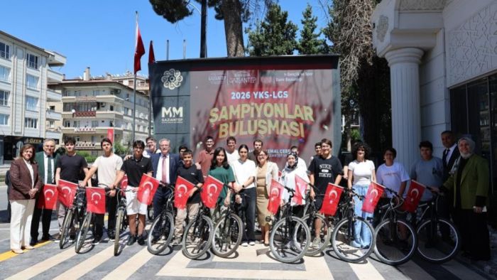 Şahin, Gazi Şehrin 2026 YKS ve LGS şampiyonlarıyla buluştu