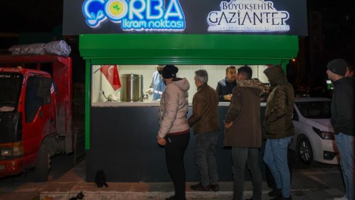 Gaziantep Büyükşehir, 39 noktada sabahı sıcak çorba ile karşılıyor