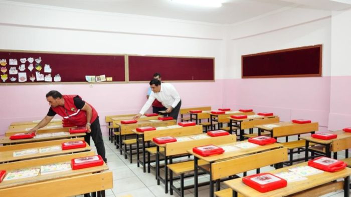 Umut Yılmaz’dan eğitime bir destek daha.. 100 bin öğrenciye kırtasiye seti